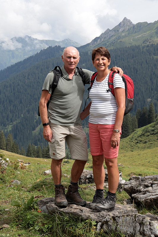 Hans en Gina Mom wandelen naar de Lindauerhuette